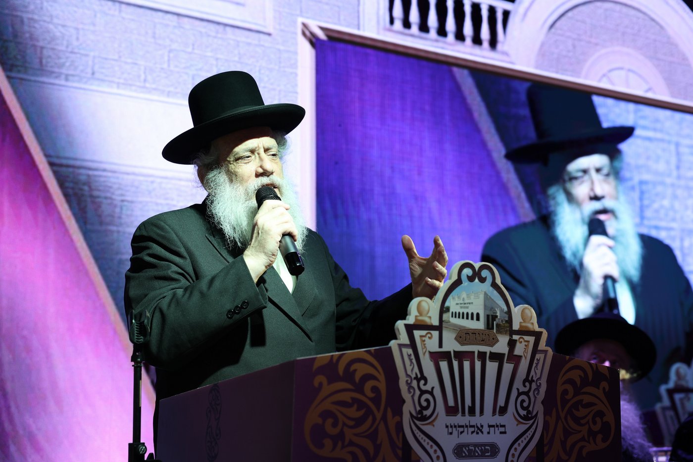 חנוך זייברט, ראש עיריית בני ברק נואם