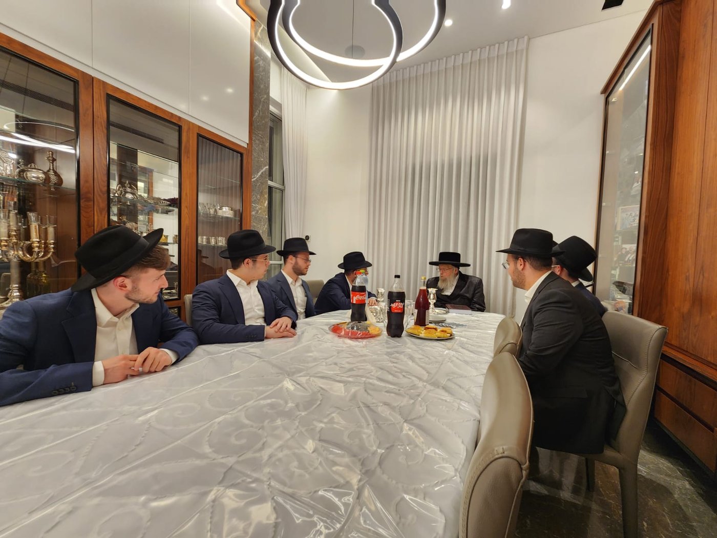 האדמו״ר מפינסק קרלין בביקור אצל יוסי ערבליך