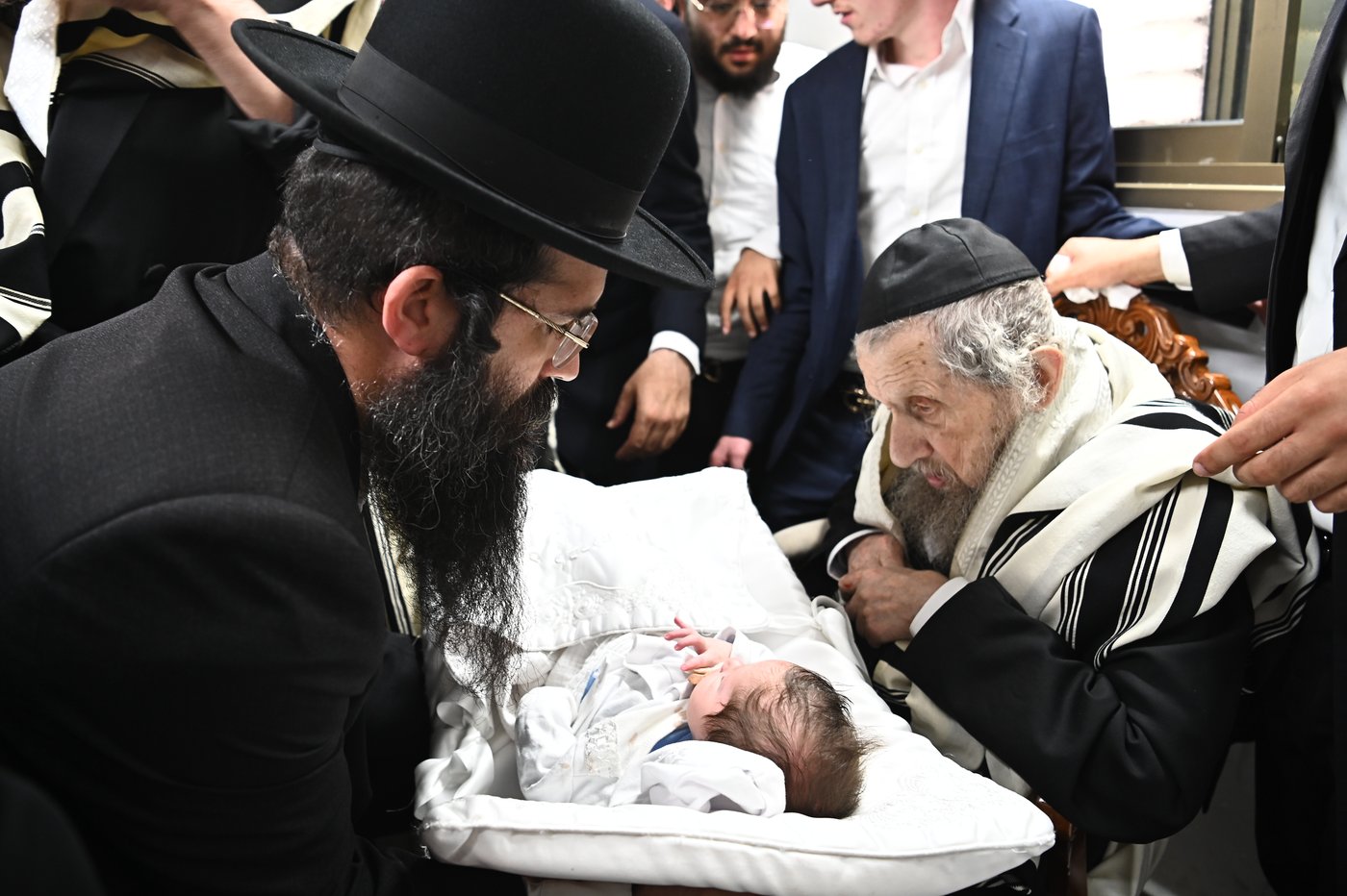 ברית לנין הגאון רבי יהודא סילמן, במעונו של הגר"ד לנדו