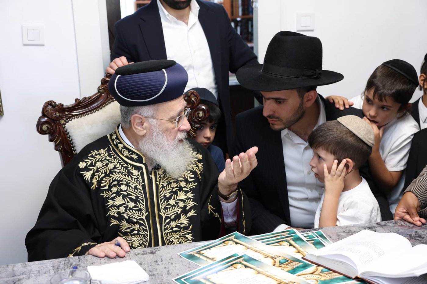 תלמידי 'חניכי התורה - תורת יהושע' אצל הראשל"צ הגר"י יוסף