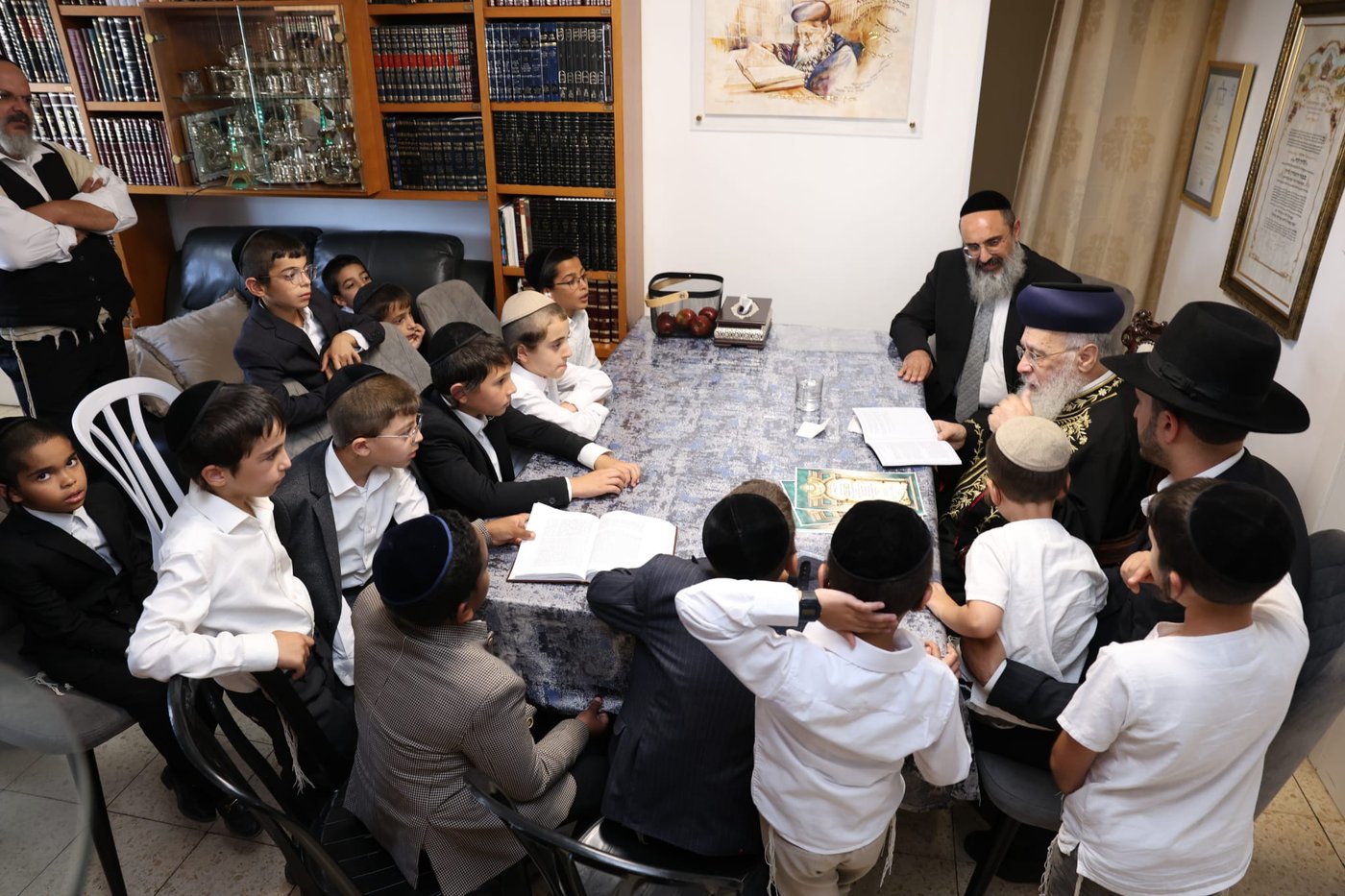 תלמידי 'חניכי התורה - תורת יהושע' אצל הראשל"צ הגר"י יוסף