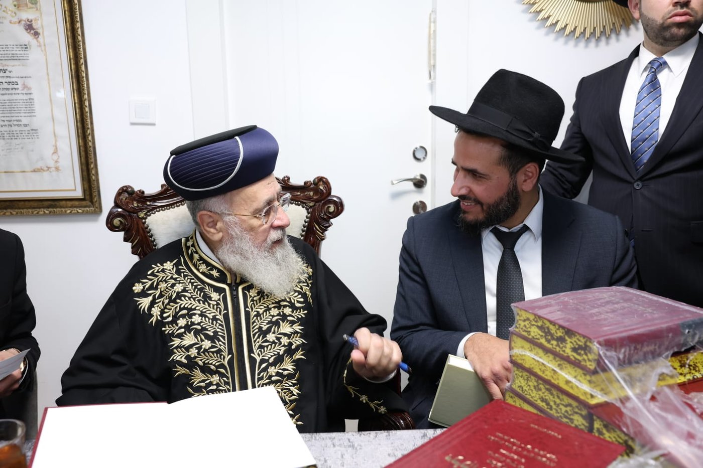 אברכי כולל 'דעת קנית' במעונו של הראשל"צ הגר"י יוסף