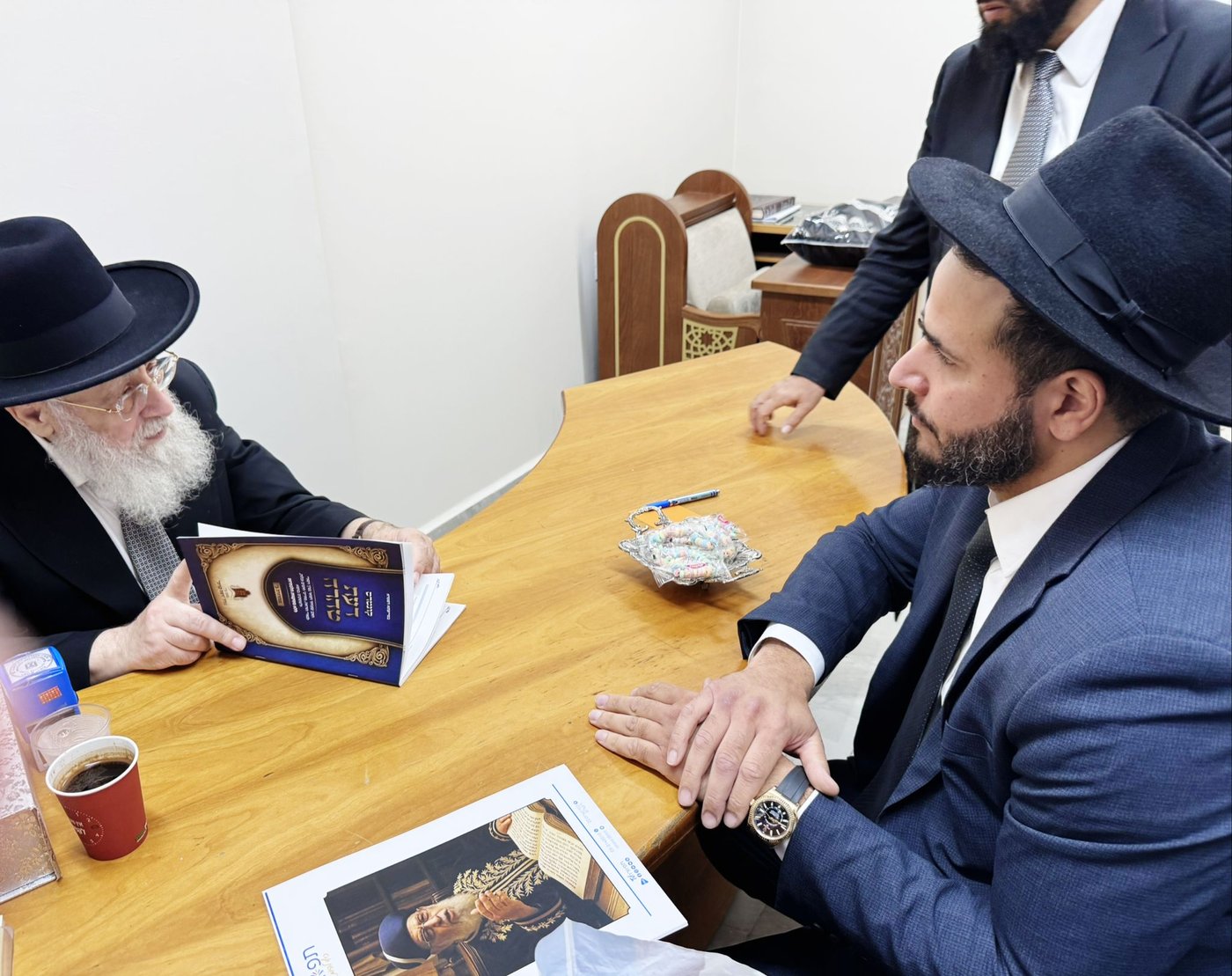 אברכי כולל 'דעת קנית' במעונו של הראשל"צ הגר"י יוסף