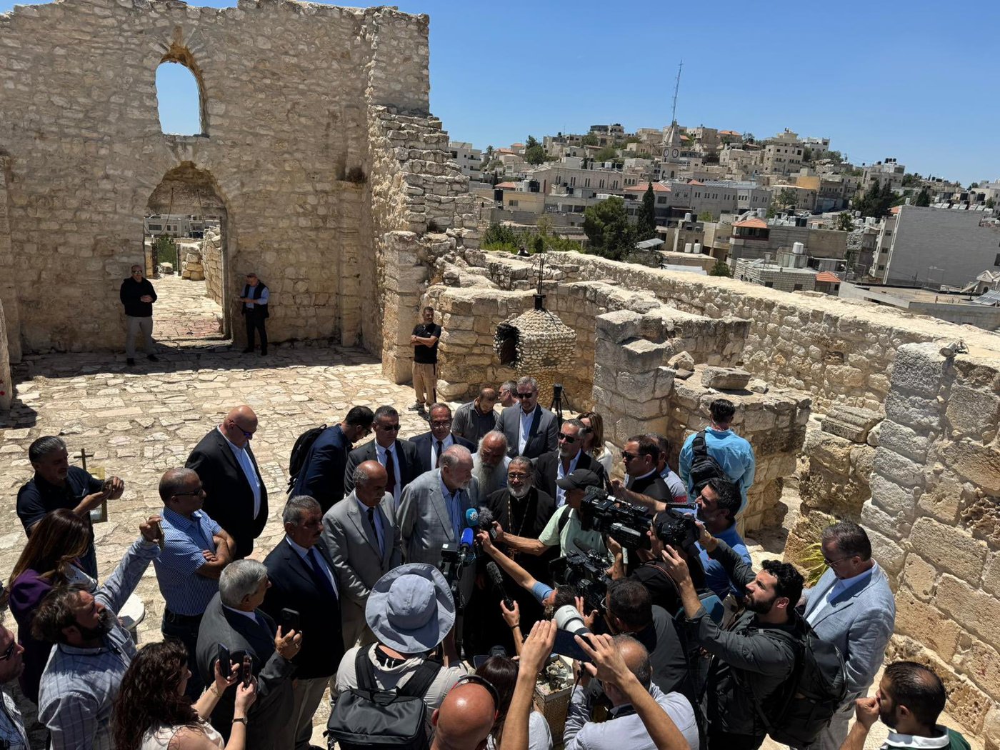 השגריר האקבי ביקר בכפר הפלסטיני טייבה - ושיגר גינוי חריף