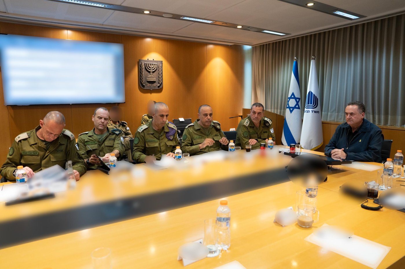 שר הביטחון בהערכת מצב בקריה