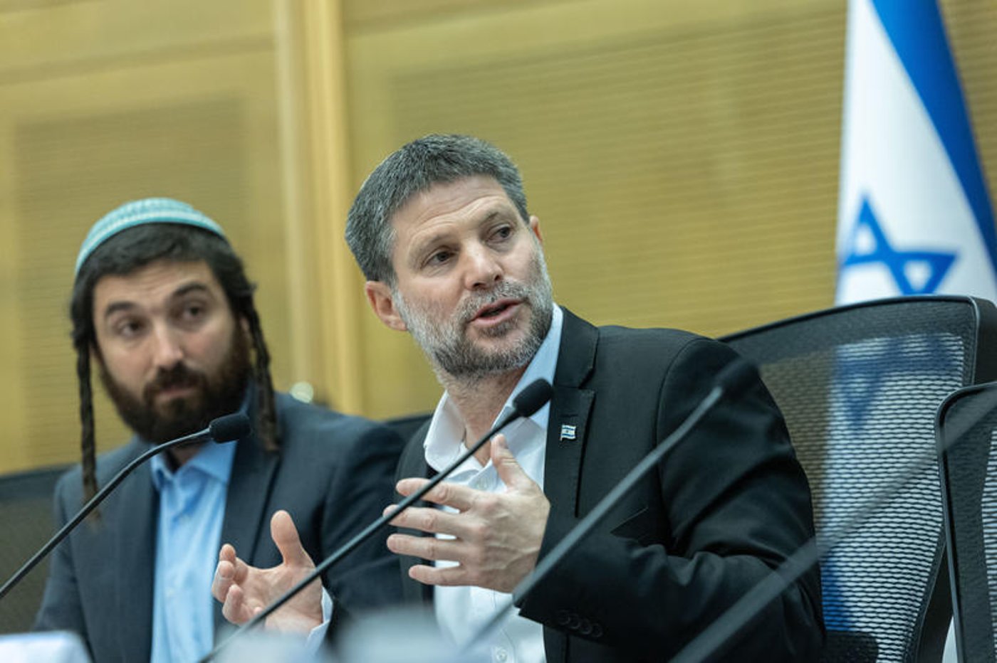 סמוטריץ' וסוכות בדיון