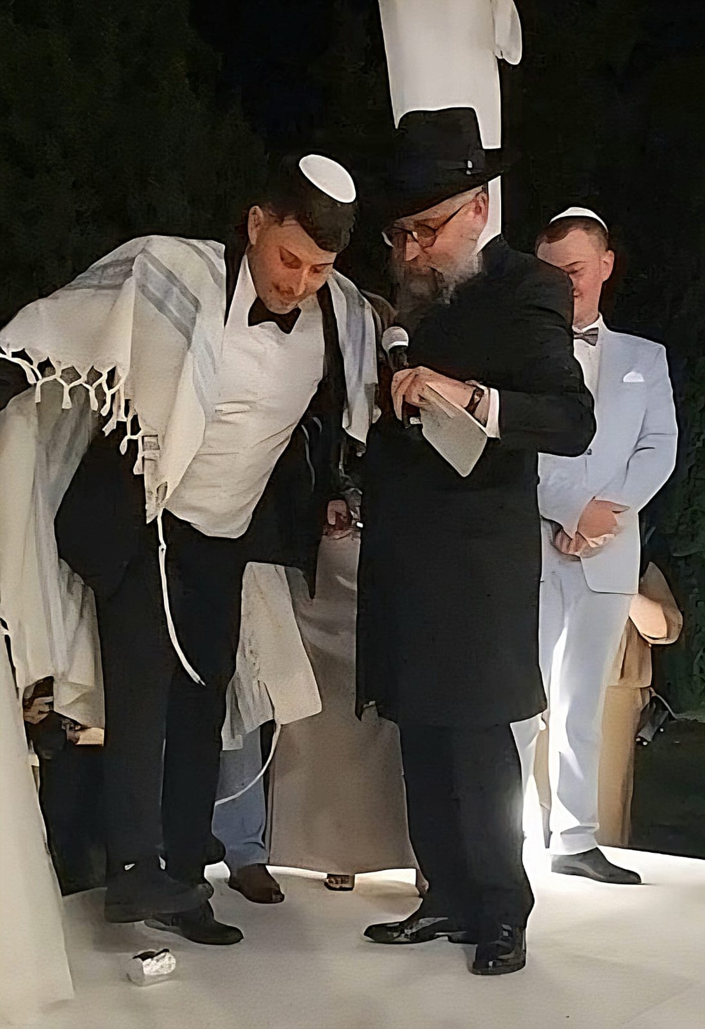 תחת החופה