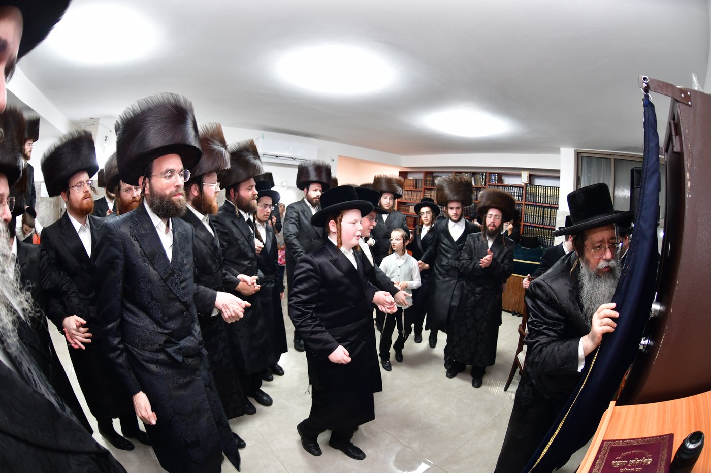 הכנסת ספר תורה לביהמ"ד 'שבט הלוי' באלעד