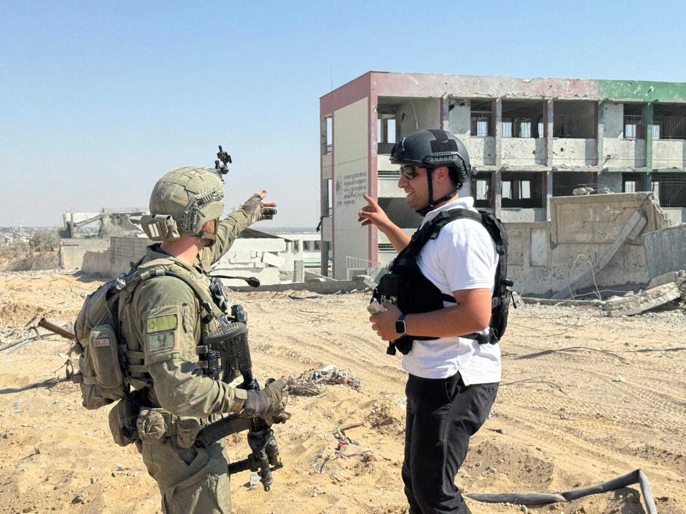 עם המ"פ מבצעית סמוך למתחם "בית הספר" בחאן יונס