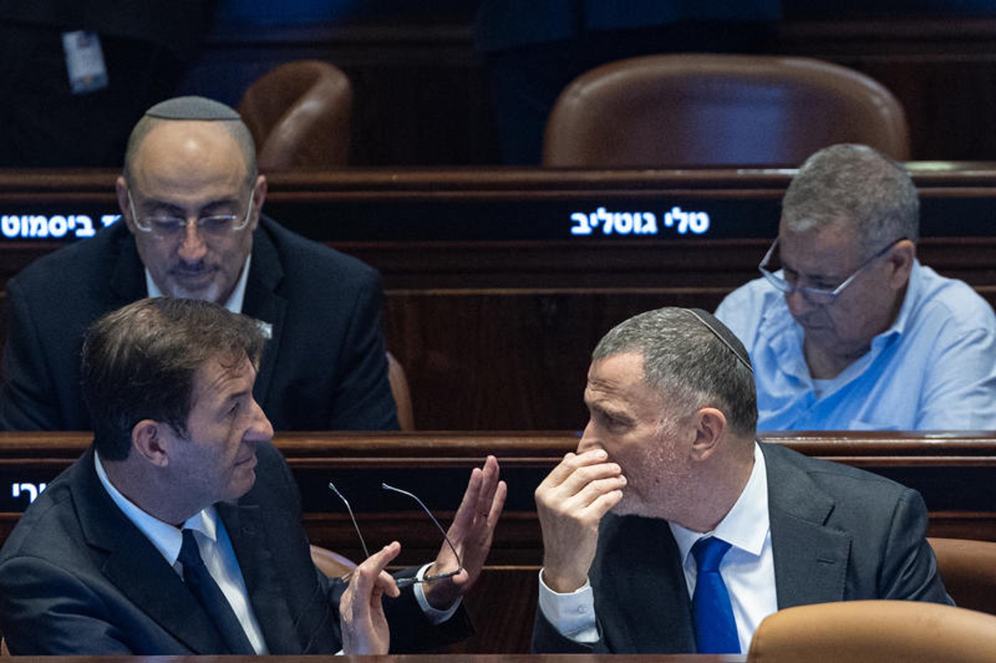 אחרי שהודח: אדלשטיין בעקיצה ומתקפה נגד נתניהו בחדר הסיעה