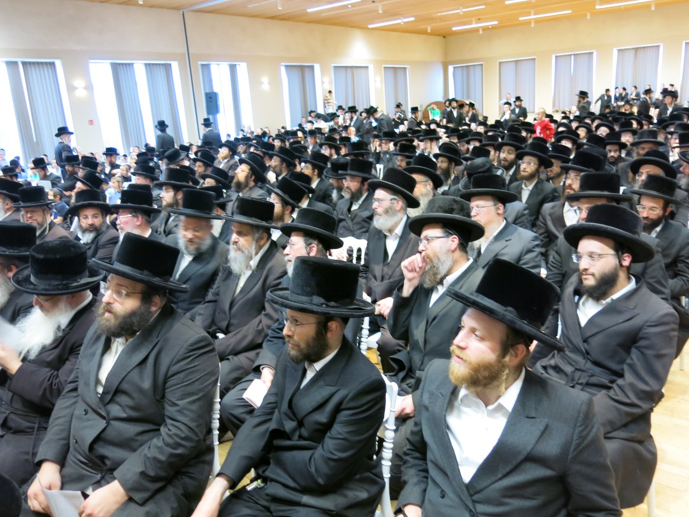 הרב חיים מאיר רוקח בעצרת תפילה באנטווערפן