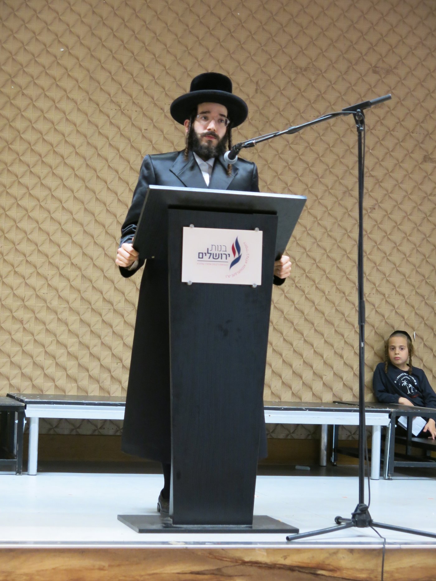 הרב חיים מאיר רוקח בעצרת תפילה באנטווערפן