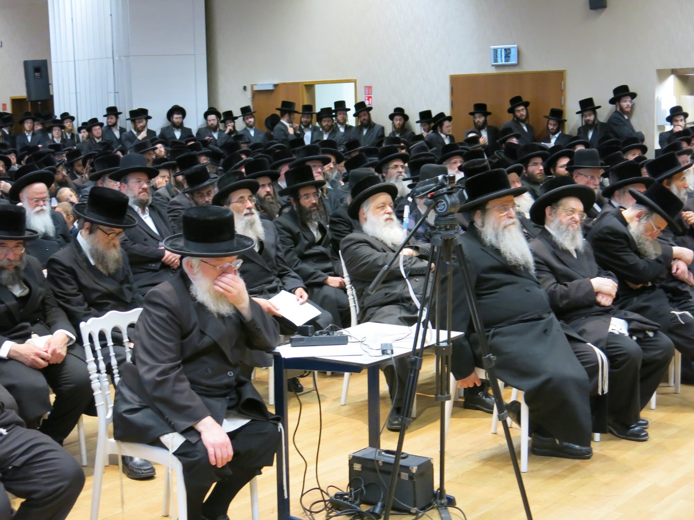 הרב חיים מאיר רוקח בעצרת תפילה באנטווערפן