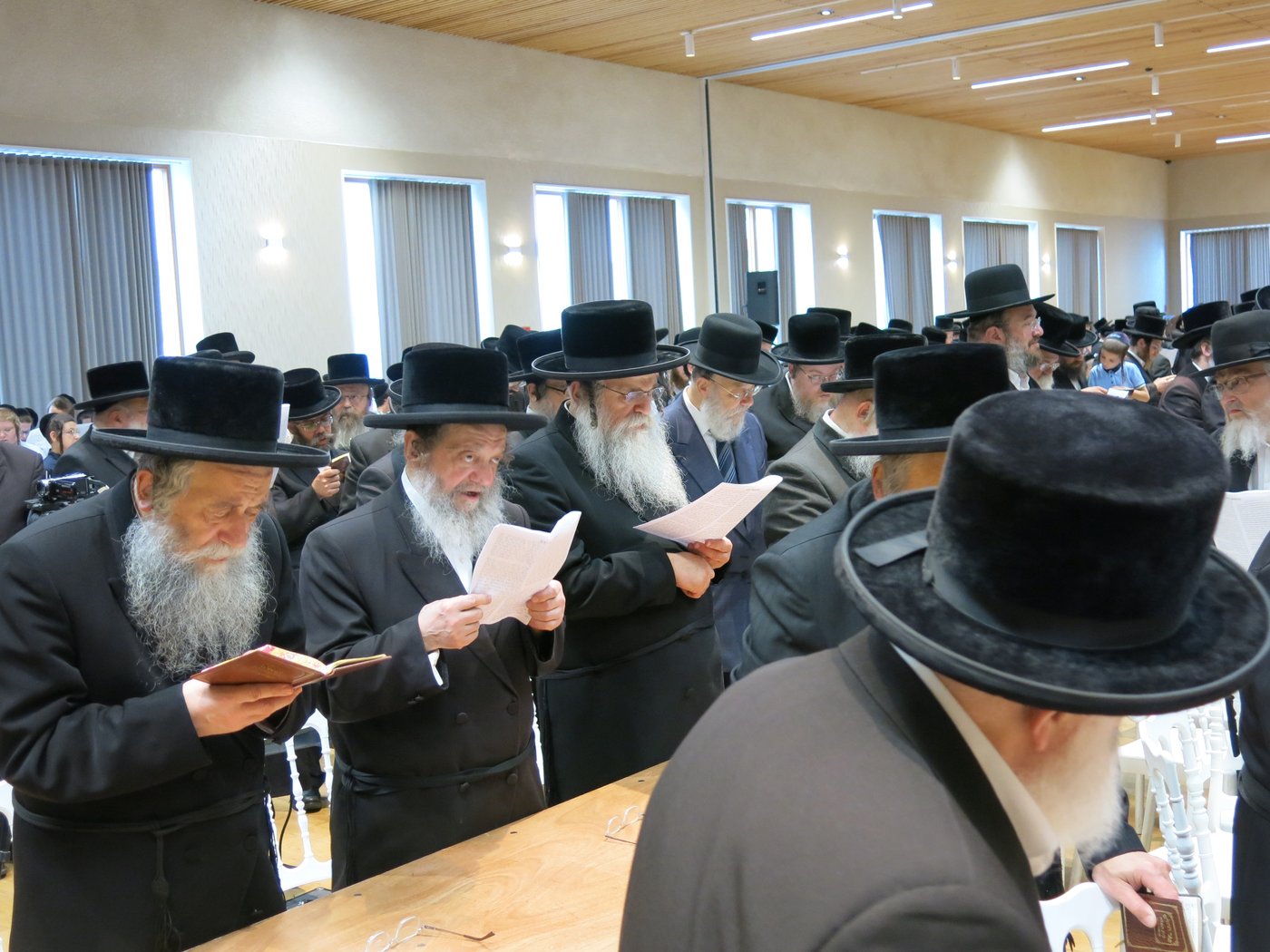 הרב חיים מאיר רוקח בעצרת תפילה באנטווערפן