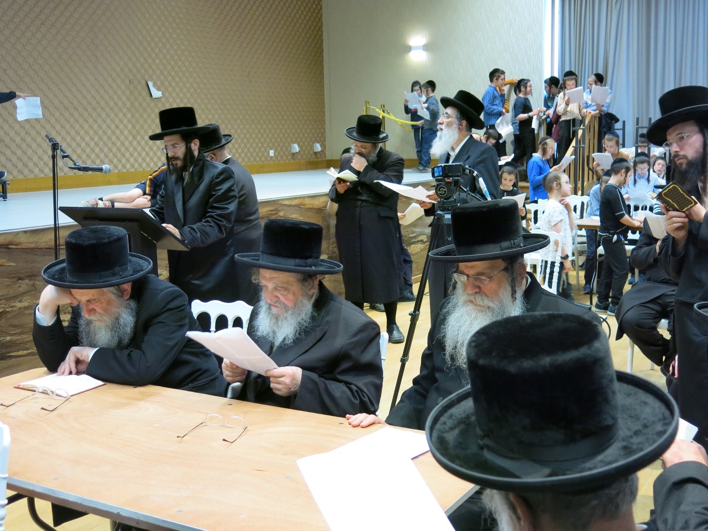 הרב חיים מאיר רוקח בעצרת תפילה באנטווערפן