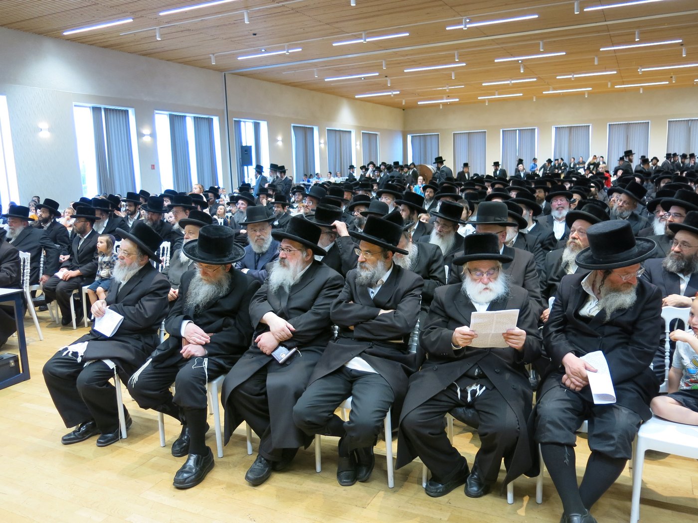 הרב חיים מאיר רוקח בעצרת תפילה באנטווערפן