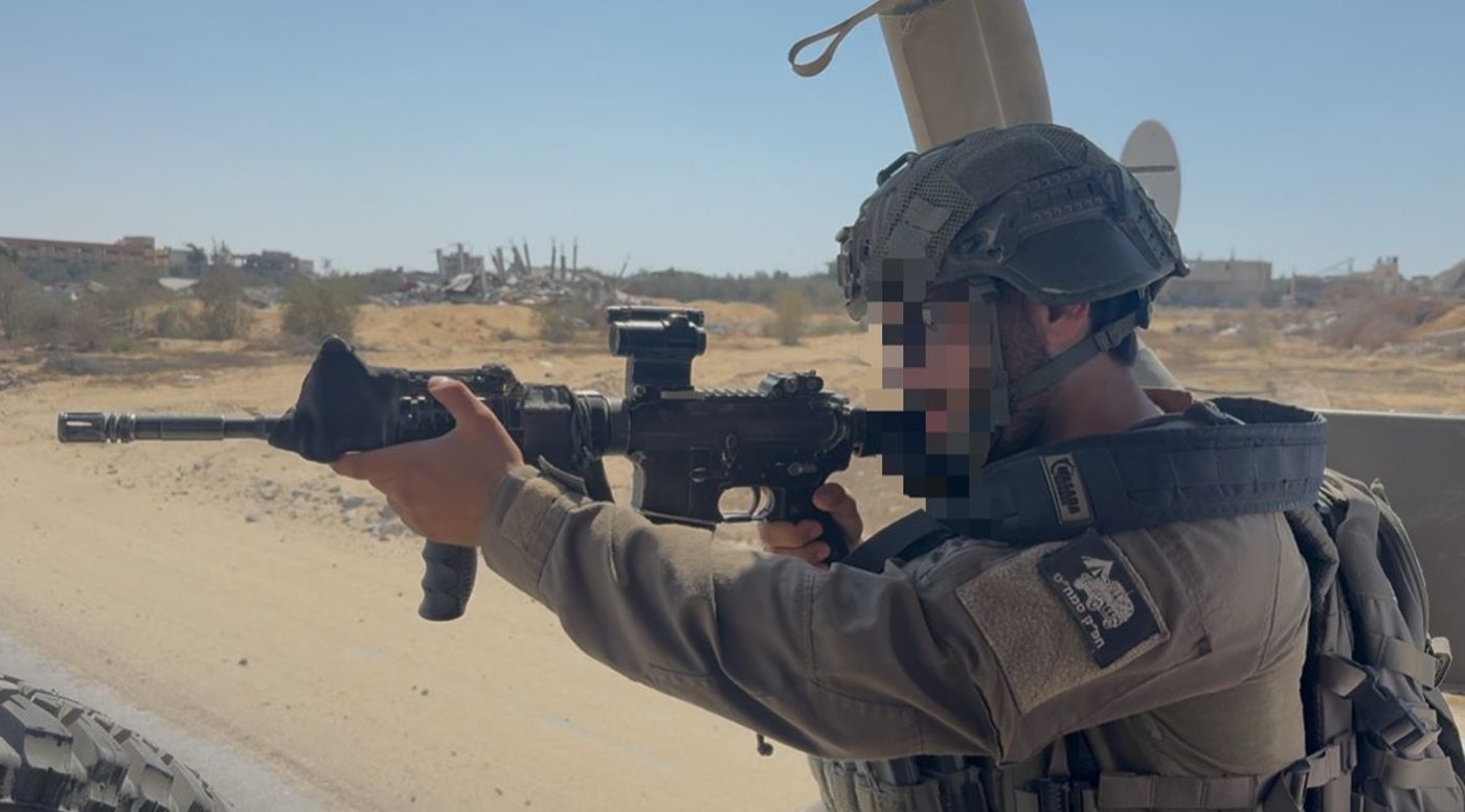 עם לוחמי צה"ל בחאן יונס