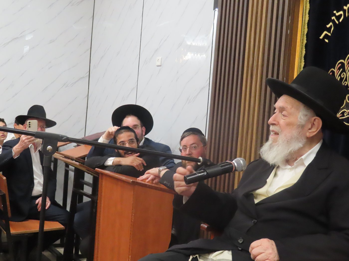 הילולת הגרי"ש אלישיב זצוק"ל אצל חתנו הגר"י זילברשטיין 