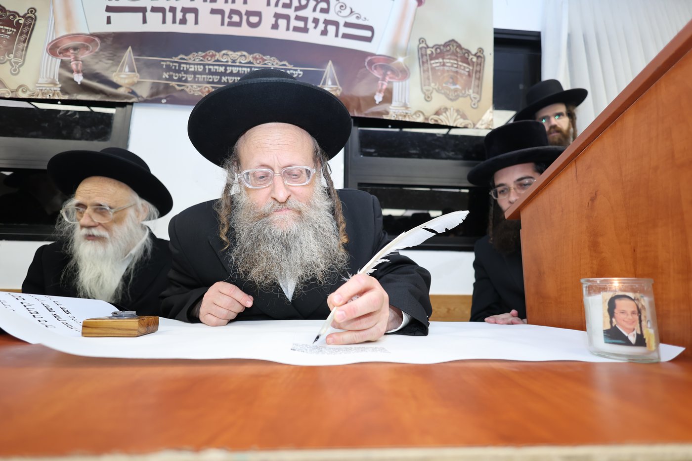 התחלת כתיבת ס"ת לע"נ הקדוש טוביה שמחה הי"ד