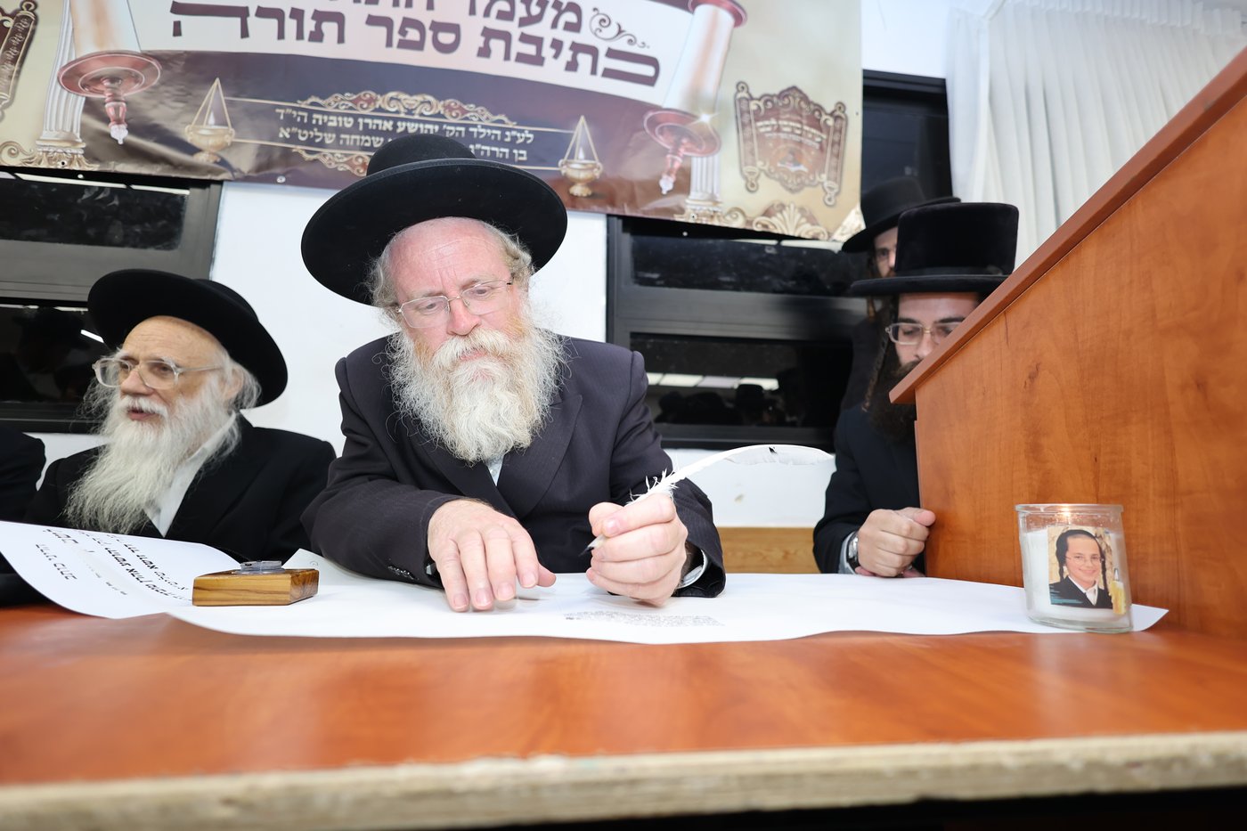 התחלת כתיבת ס"ת לע"נ הקדוש טוביה שמחה הי"ד