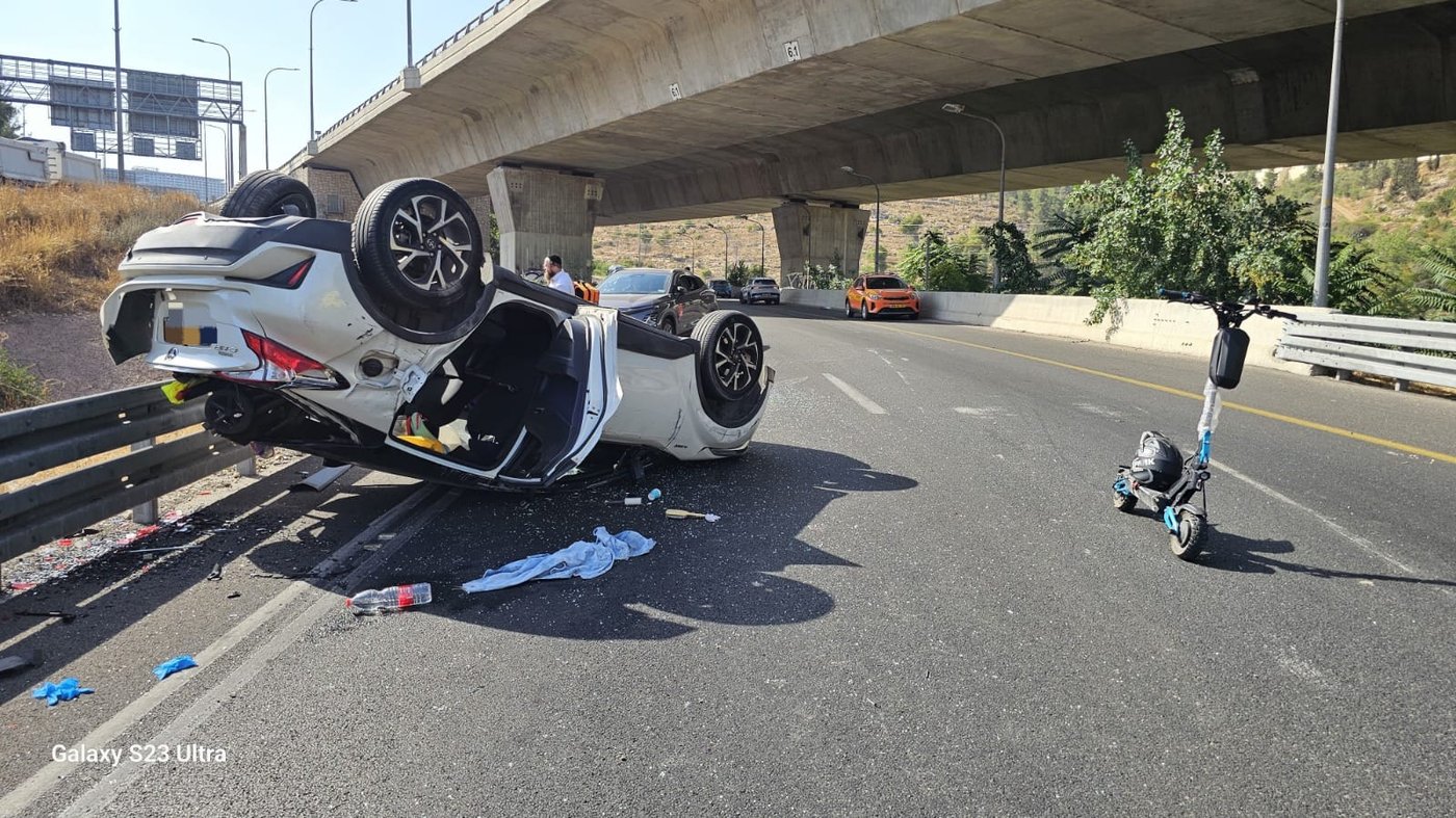 הרכב ההפוך בכביש 16