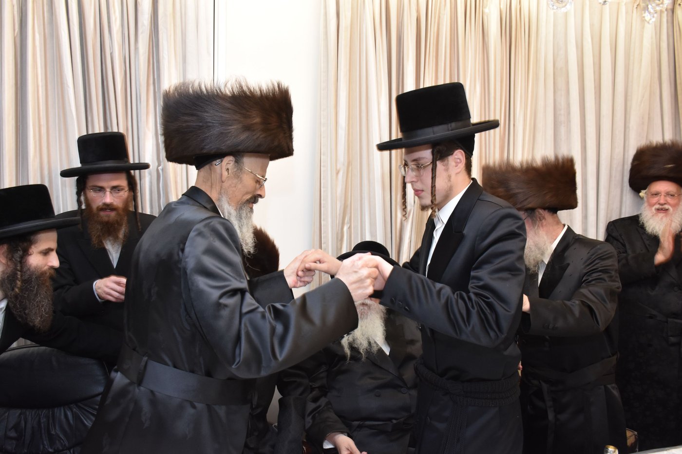 שמחת אירוסי בת רבי יעקב מאיר שפירא, עם נכד הגר"מ דייטש