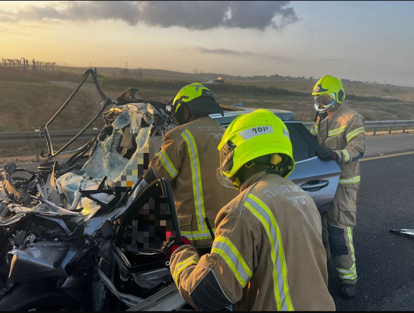 הרכב נמעך מפגיעת המשאית והנהג בן ה-30 נהרג במקום