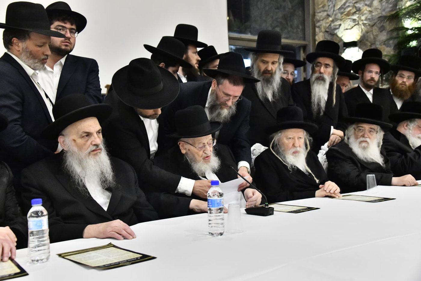 הכינוס הדרמטי של גדולי ישראל וההחלטות שהתקבלו: "אל תפלו בפח 'המסלולים החרדים' בצבא"