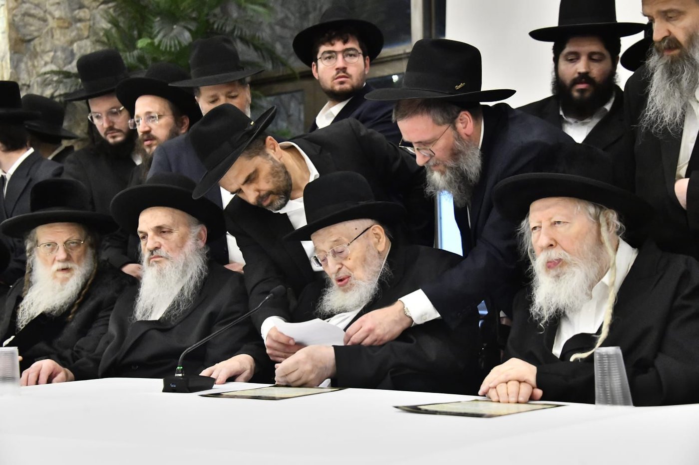 הכינוס הדרמטי של גדולי ישראל וההחלטות שהתקבלו: "אל תפלו בפח 'המסלולים החרדים' בצבא"