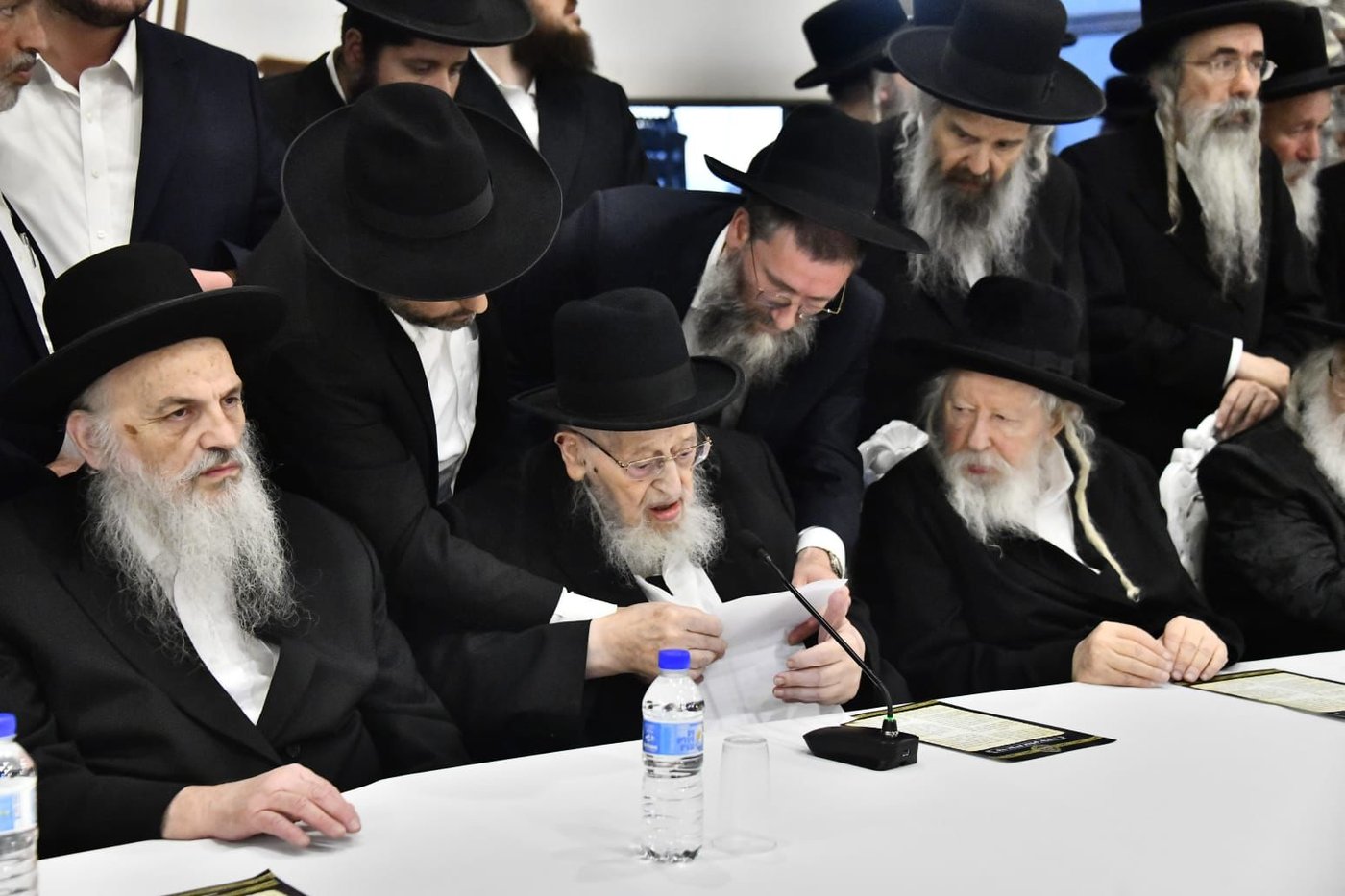 הכינוס הדרמטי של גדולי ישראל וההחלטות שהתקבלו: "אל תפלו בפח 'המסלולים החרדים' בצבא"