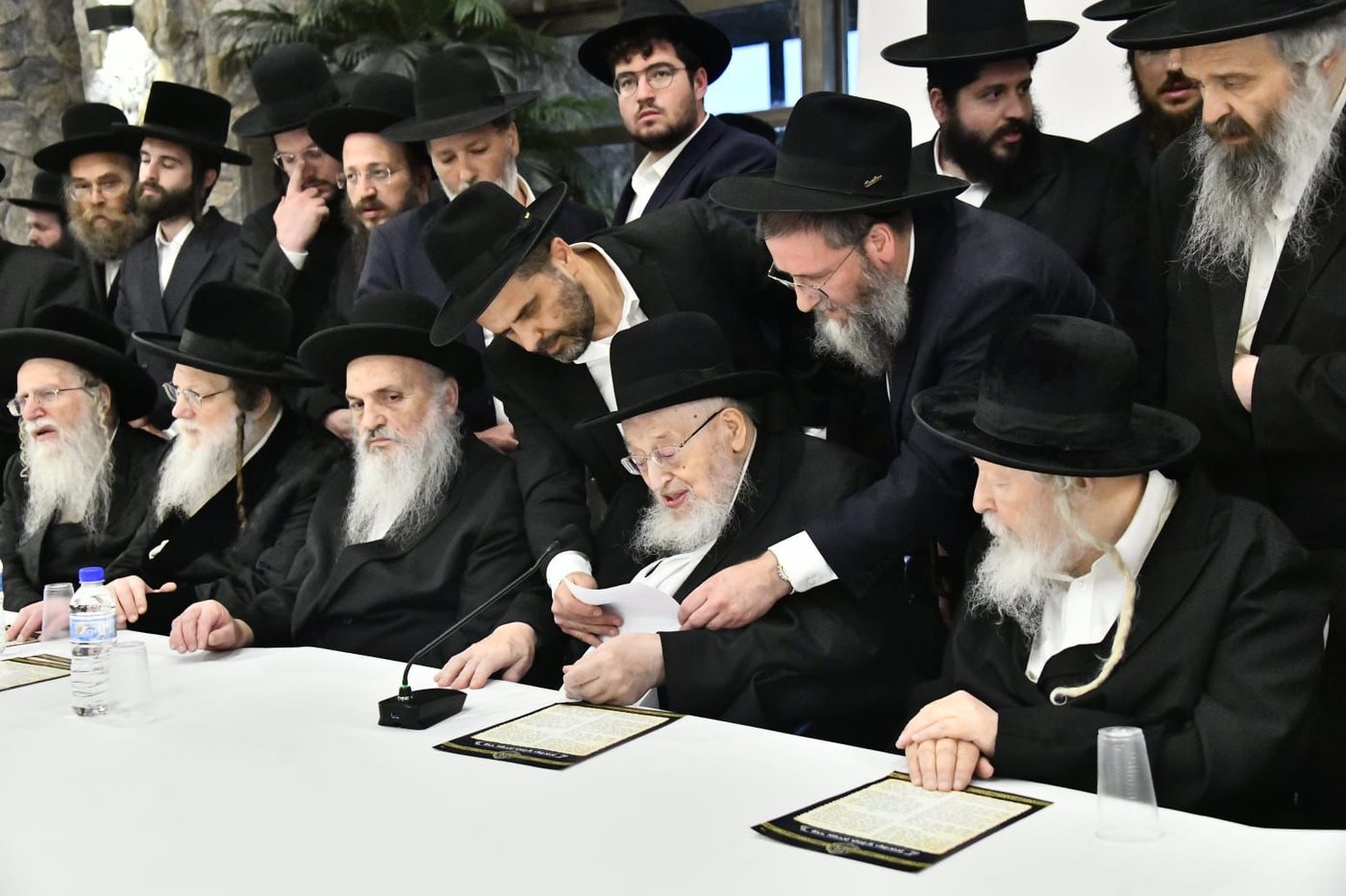 הכינוס הדרמטי של גדולי ישראל וההחלטות שהתקבלו: "אל תפלו בפח 'המסלולים החרדים' בצבא"