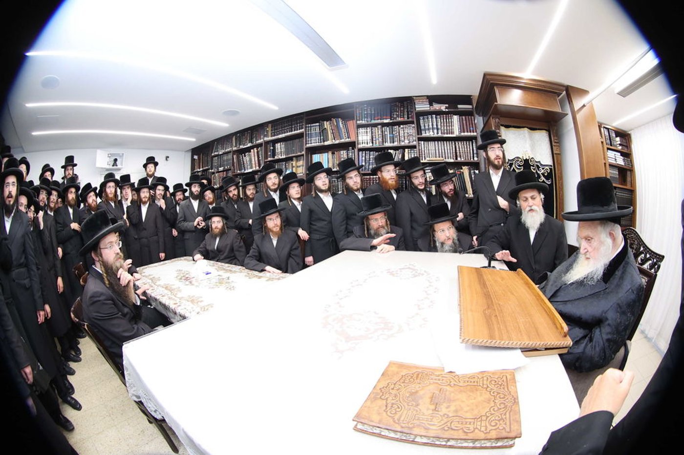 המעמד במעונו של הגאון רבי משה שטרנבוך