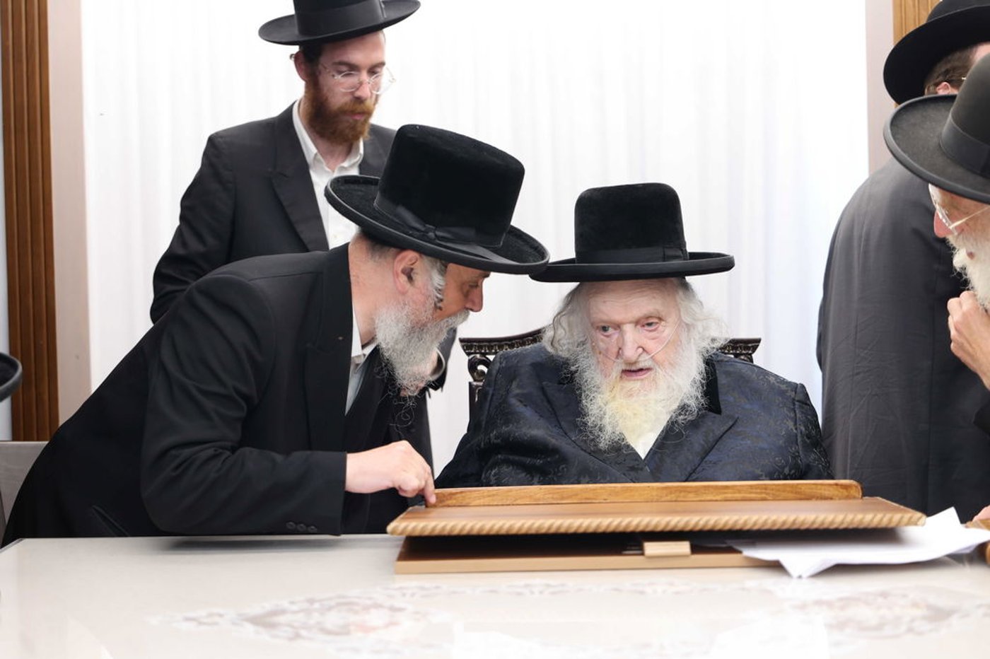 המעמד במעונו של הגאון רבי משה שטרנבוך