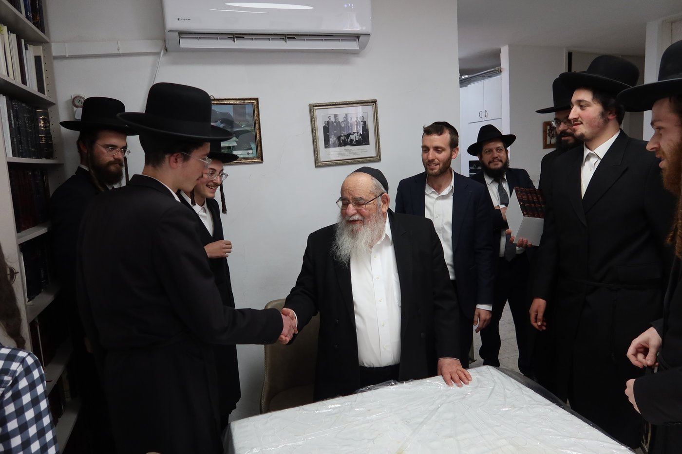 נכד האדמו"ר מגור בבחינה אצל הגר"א סלים