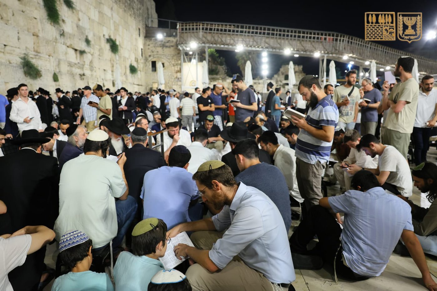 ליל תשעה באב ברחבת הכותל המערבי