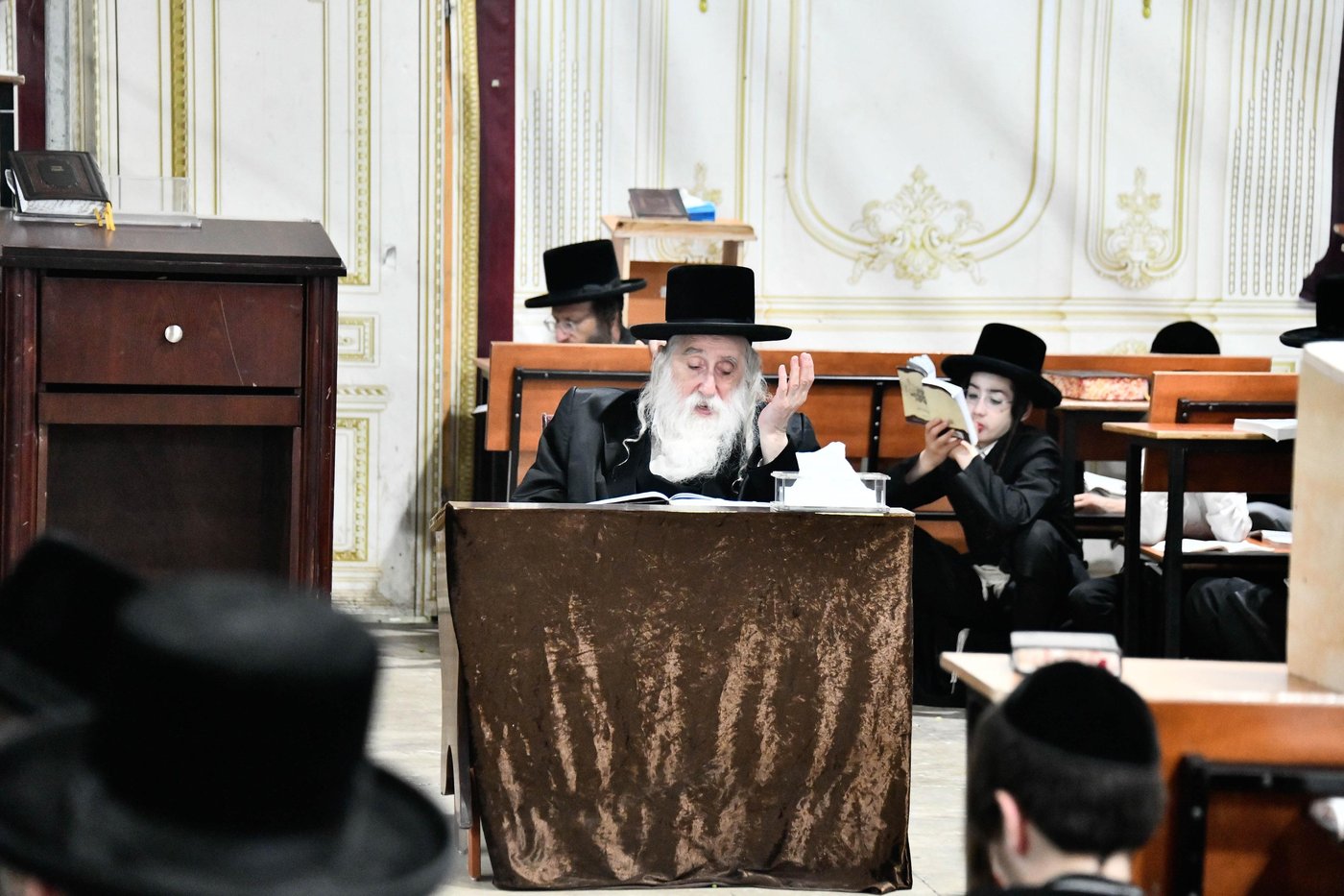 תשעה באב בחצה"ק מחנובקא בעלזא
