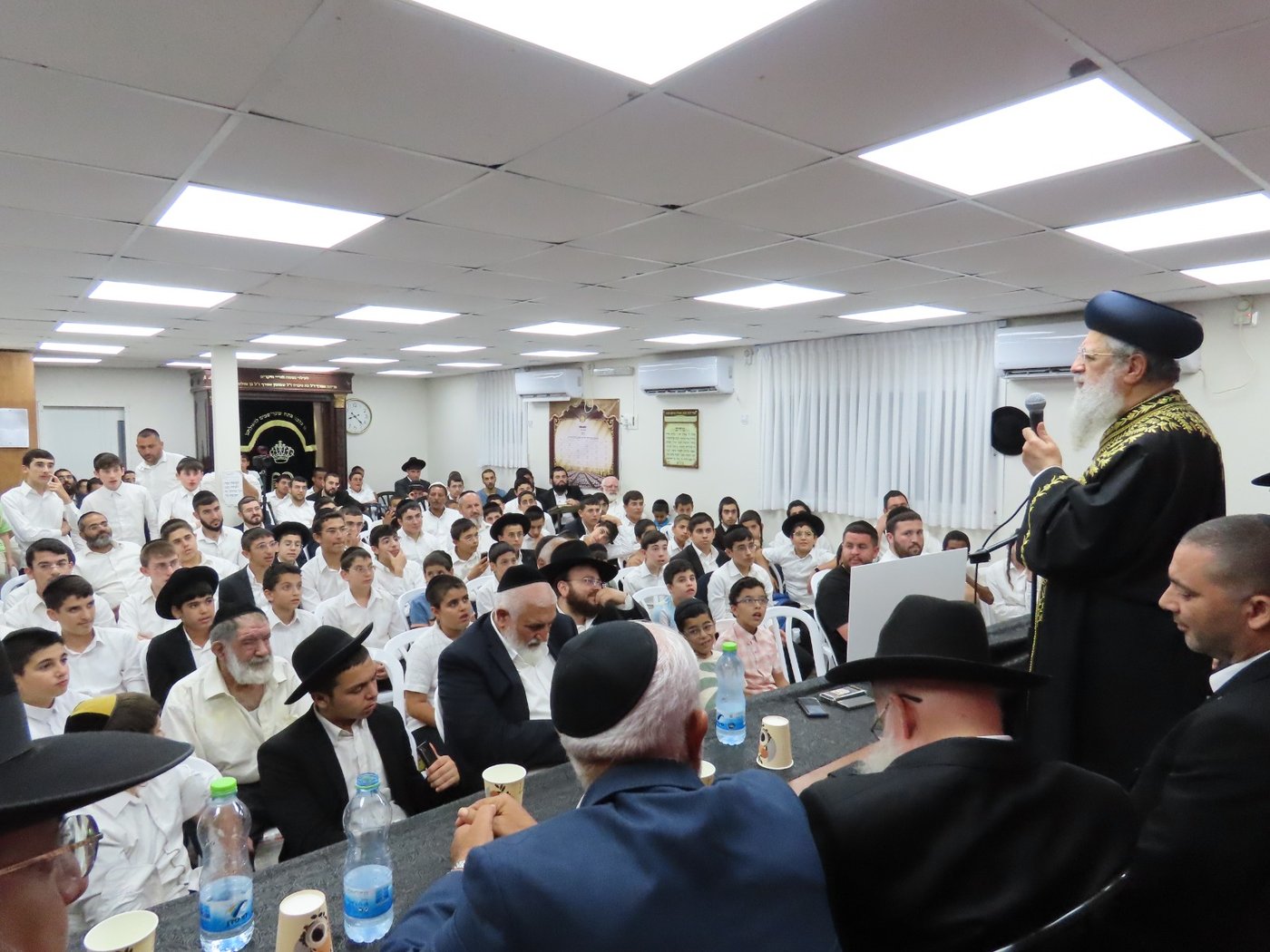 הראשל"צ הגר"ד יוסף במעמד פתיחת ישיבות בין הזמנים בקרית גת