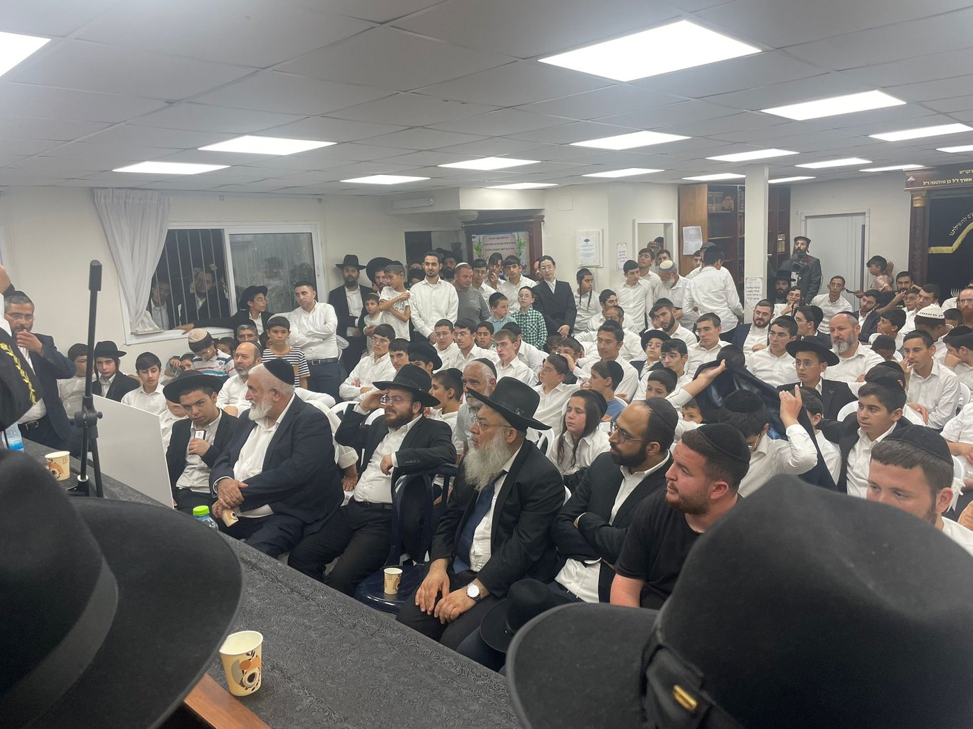 הראשל"צ הגר"ד יוסף במעמד פתיחת ישיבות בין הזמנים בקרית גת