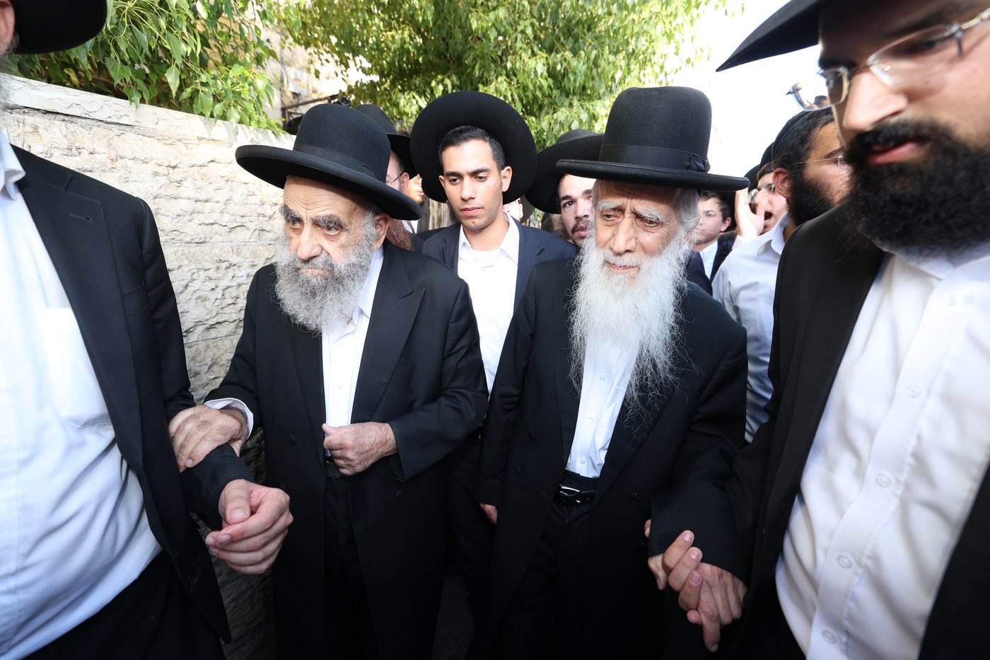 עצרת האלפים בירושלים נכח גזירת הגיוס בראשות גדולי ישראל