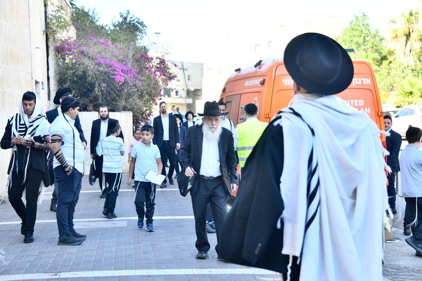 ברכת כהנים עם מאות כהנים בשטיבלך המרכזי בשכונת הר נוף 
