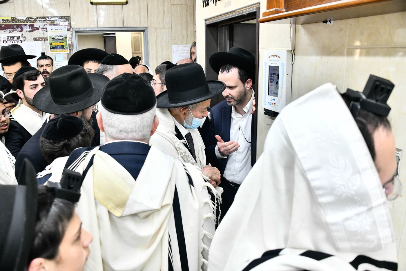 ברכת כהנים עם מאות כהנים בשטיבלך המרכזי בשכונת הר נוף 