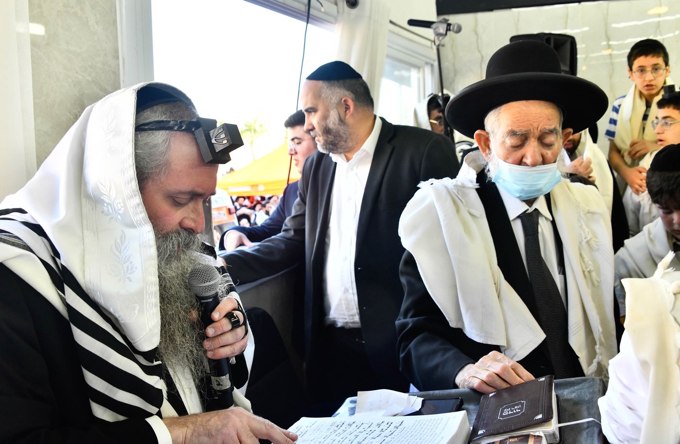 ברכת כהנים עם מאות כהנים בשטיבלך המרכזי בשכונת הר נוף 