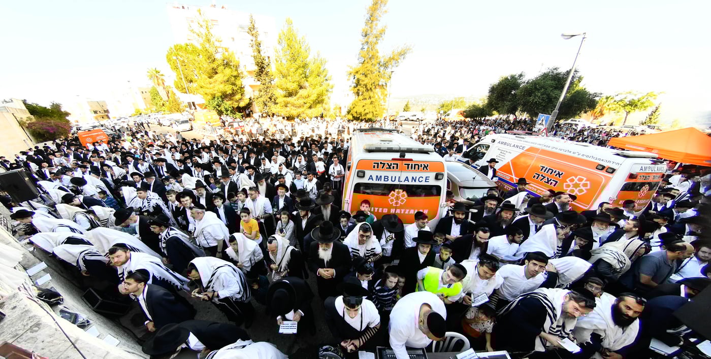 ברכת כהנים עם מאות כהנים בשטיבלך המרכזי בשכונת הר נוף 