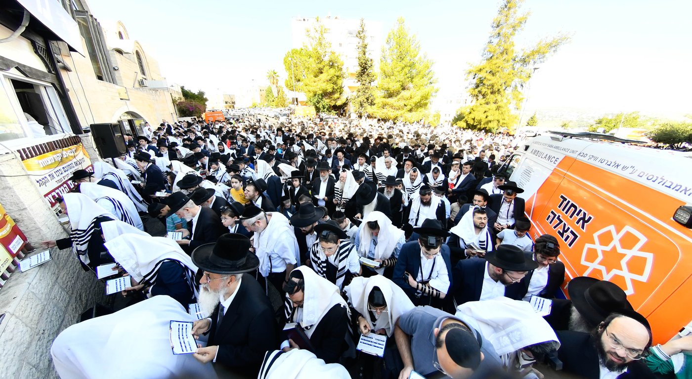 ברכת כהנים עם מאות כהנים בשטיבלך המרכזי בשכונת הר נוף 