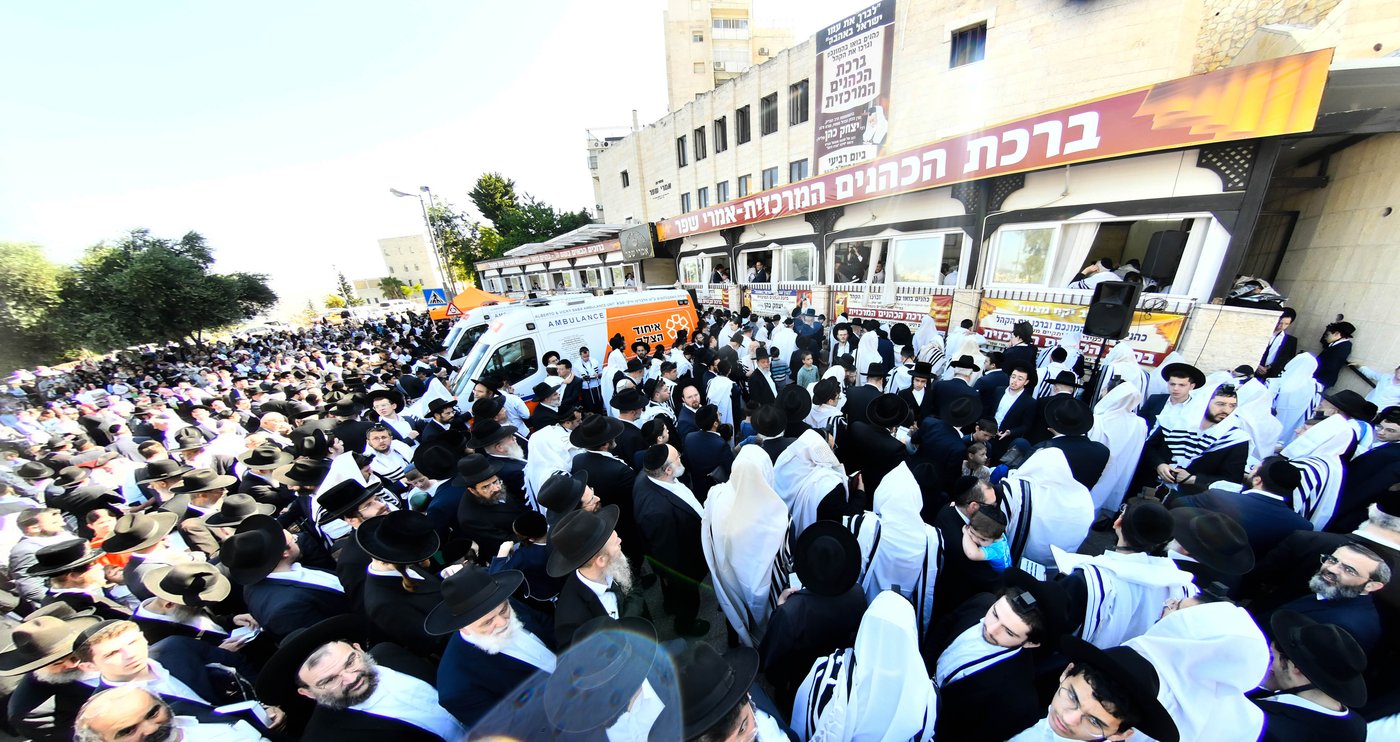 ברכת כהנים עם מאות כהנים בשטיבלך המרכזי בשכונת הר נוף 