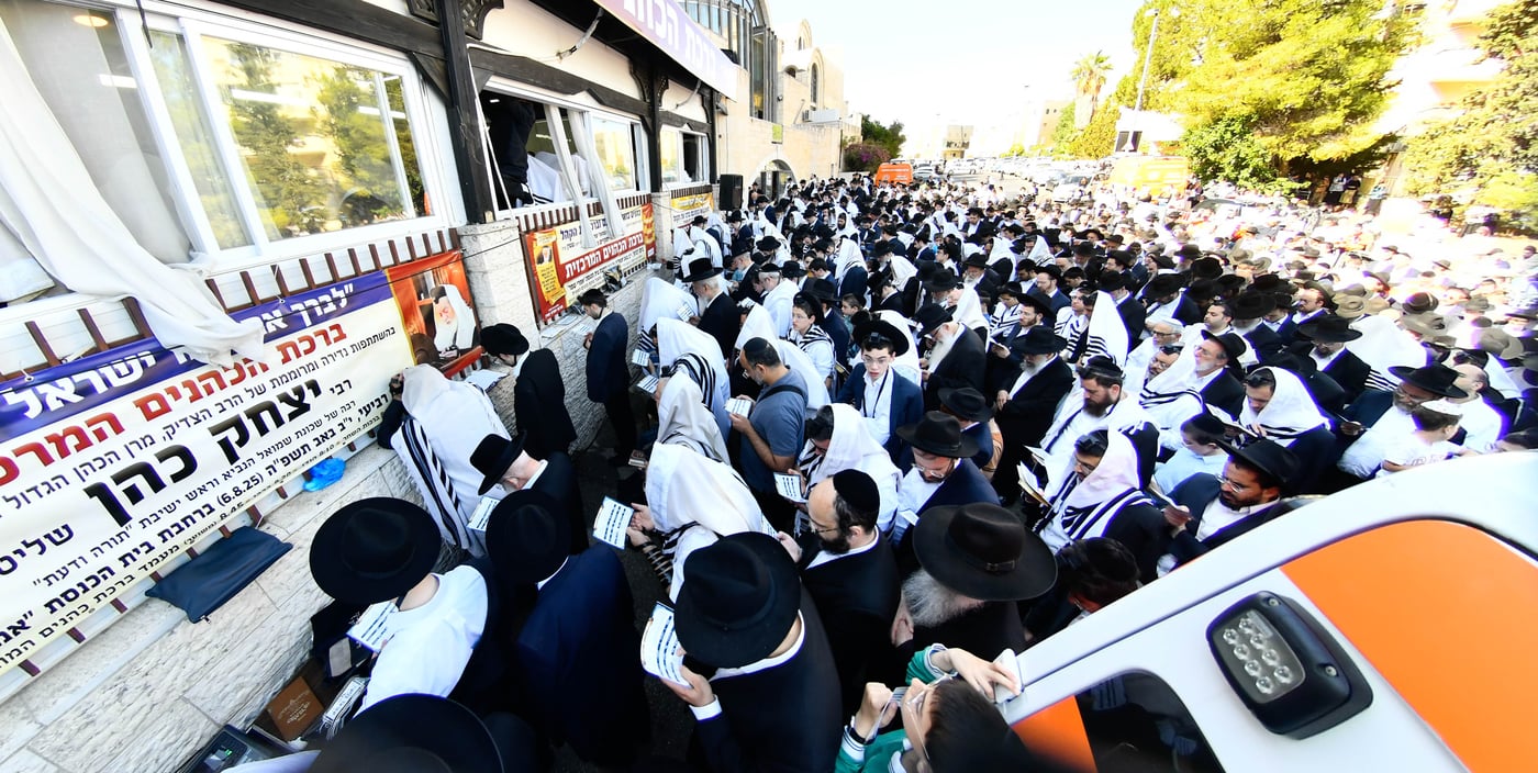 ברכת כהנים עם מאות כהנים בשטיבלך המרכזי בשכונת הר נוף 