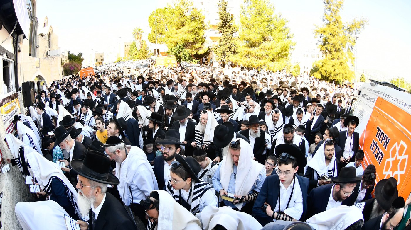 ברכת כהנים עם מאות כהנים בשטיבלך המרכזי בשכונת הר נוף 