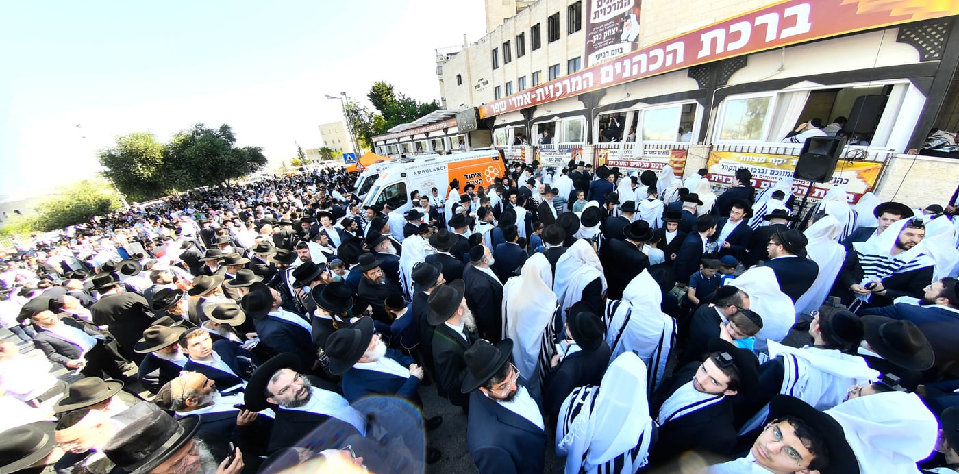 ברכת כהנים עם מאות כהנים בשטיבלך המרכזי בשכונת הר נוף 