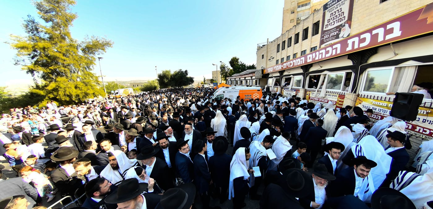 ברכת כהנים עם מאות כהנים בשטיבלך המרכזי בשכונת הר נוף 