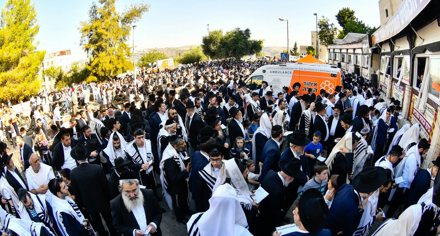 ברכת כהנים עם מאות כהנים בשטיבלך המרכזי בשכונת הר נוף 